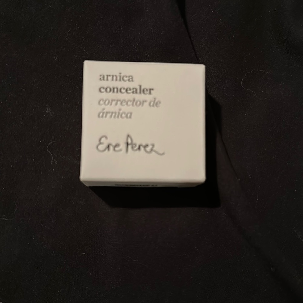 Ere Perez arnica concealer